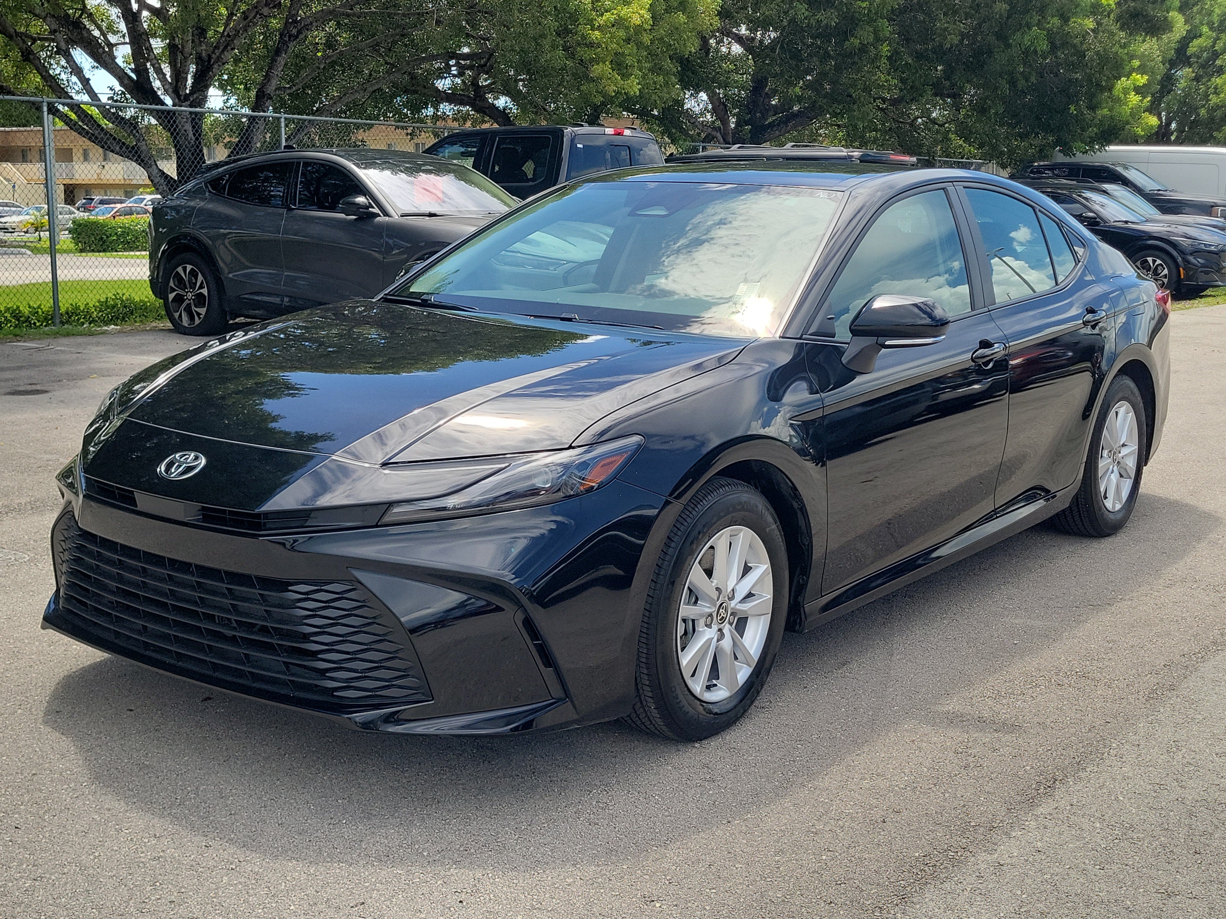 Used 2025 Toyota Camry LE FWD image 36