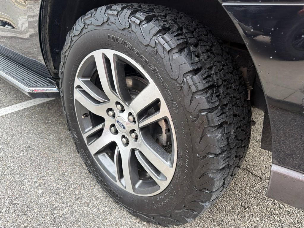 Used 2023 Ford Expedition Limited AWD/4WD image 12