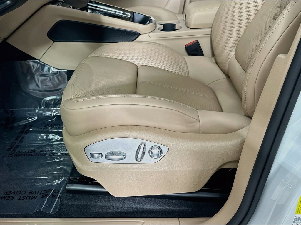 Certified 2026 Porsche Macan AWD/4WD image 22
