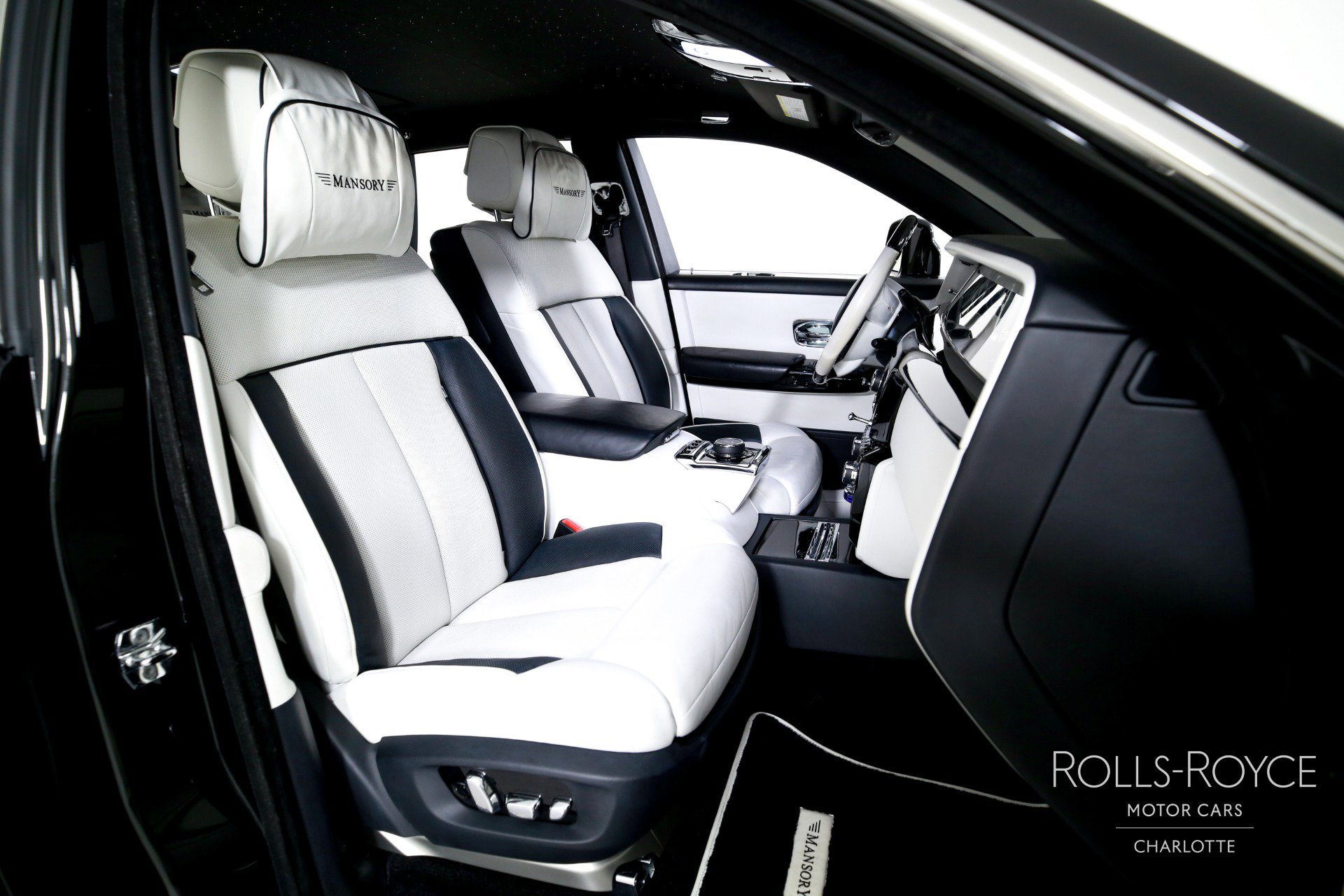 Used 2018 Rolls-Royce Phantom Sedan image 36