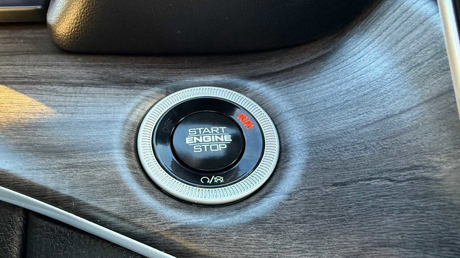 Used 2024 Jeep Grand Cherokee Limited w/ Luxury Tech Group II image 19