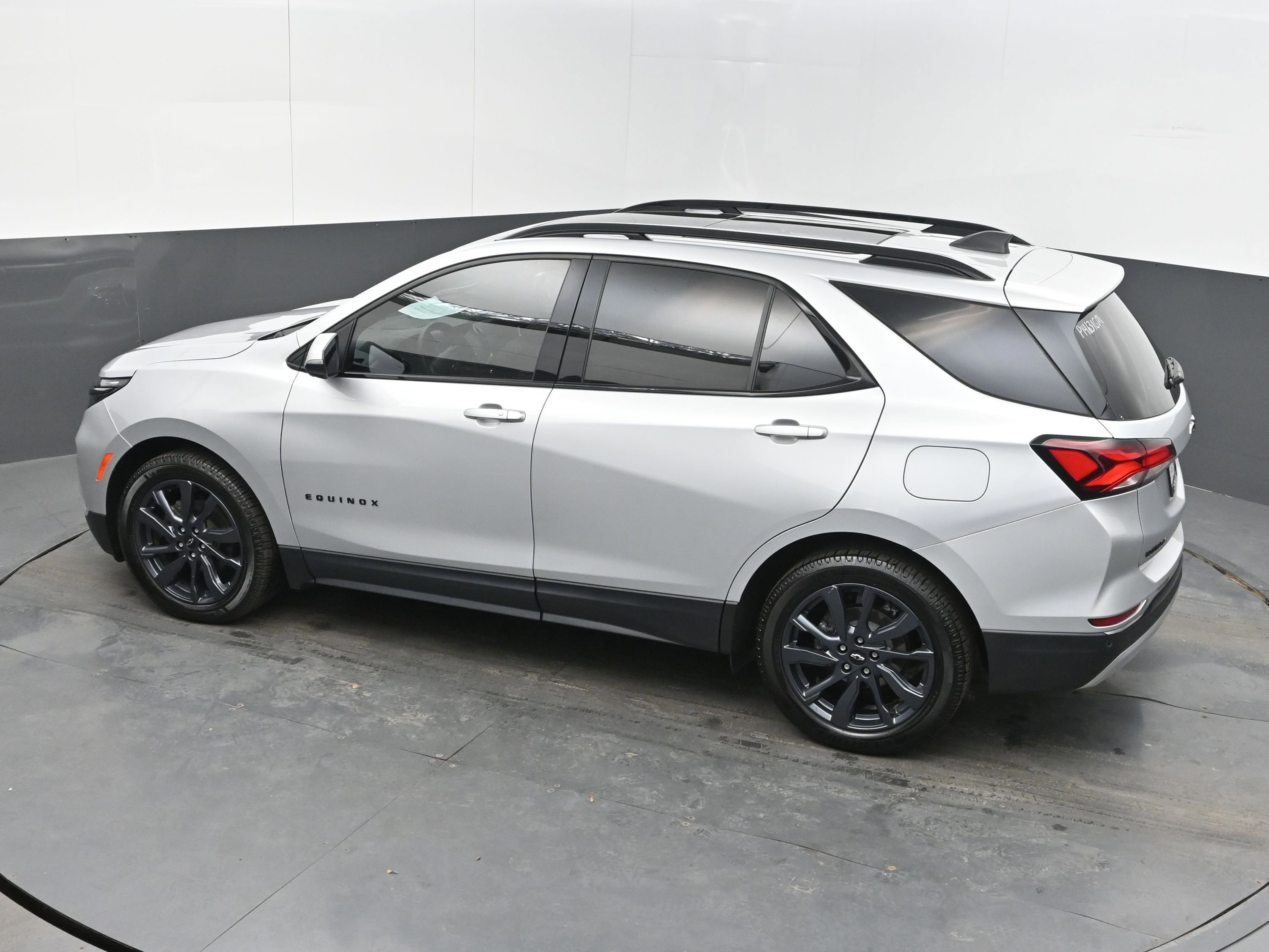 Used 2022 Chevrolet Equinox RS w/ RS Leather Package image 35