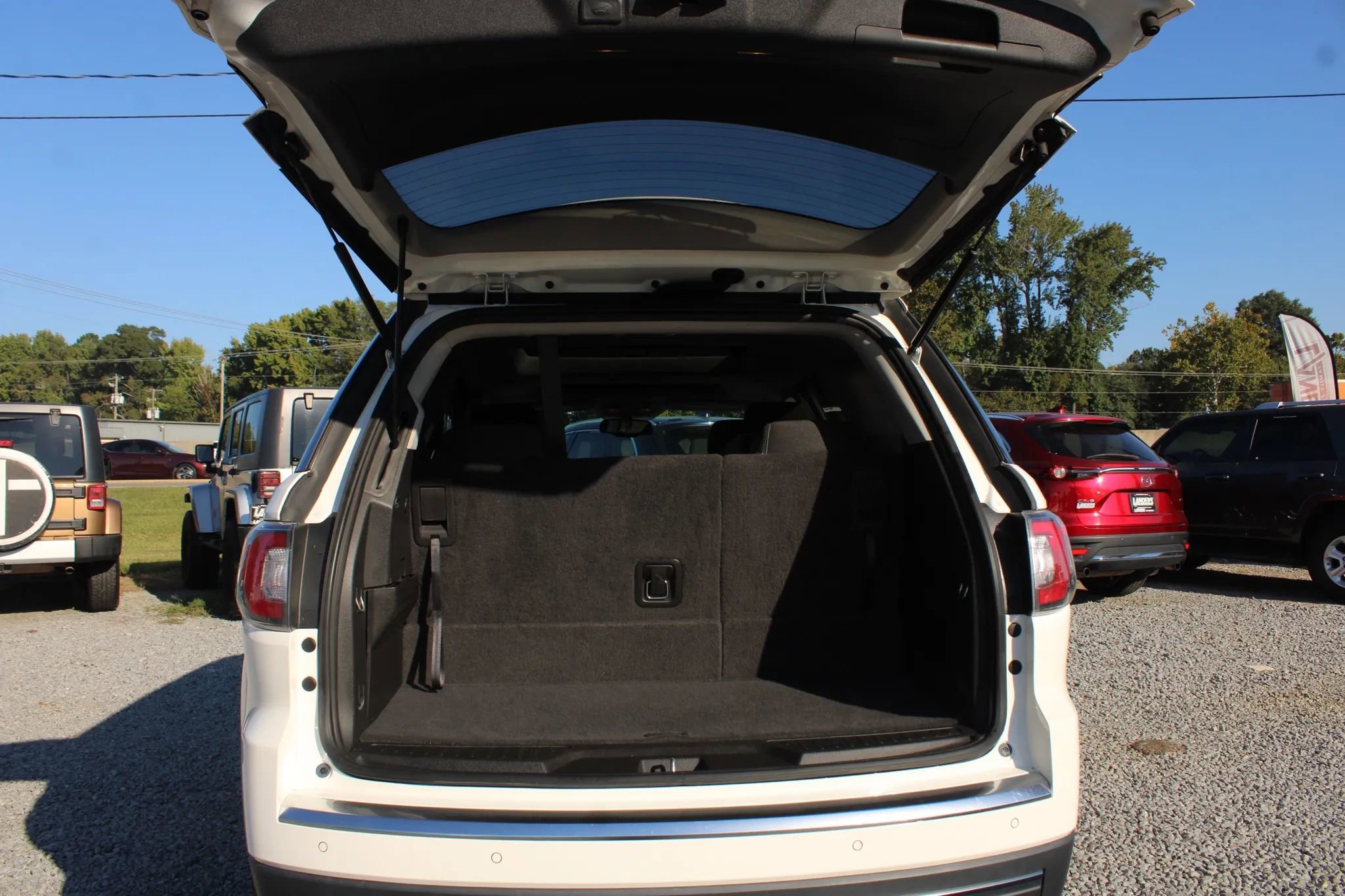 Used 2015 GMC Acadia SLE image 10