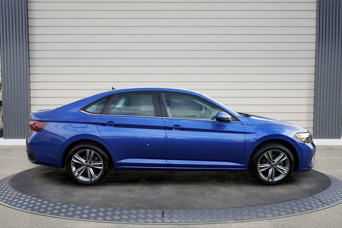 Used 2024 Volkswagen Jetta SE image 8
