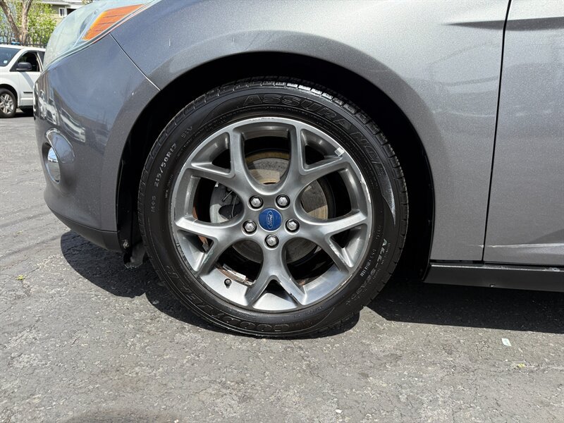 Used 2013 Ford Focus SE FWD image 9