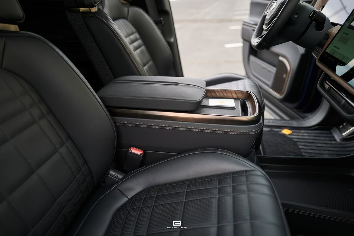 Used 2026 Rivian R1S Premium image 35