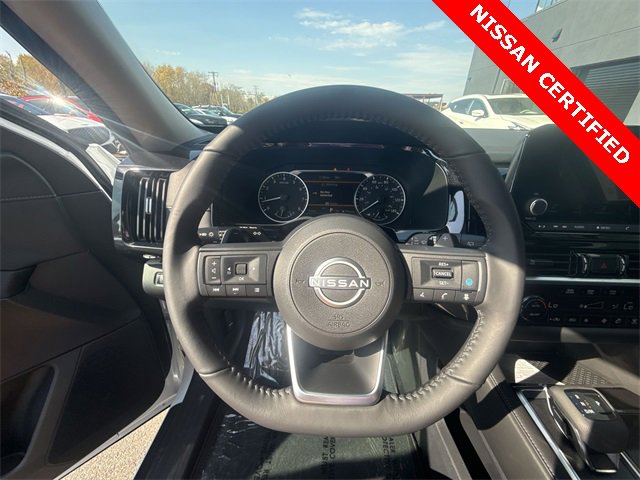 Certified 2025 Nissan Pathfinder SV image 14