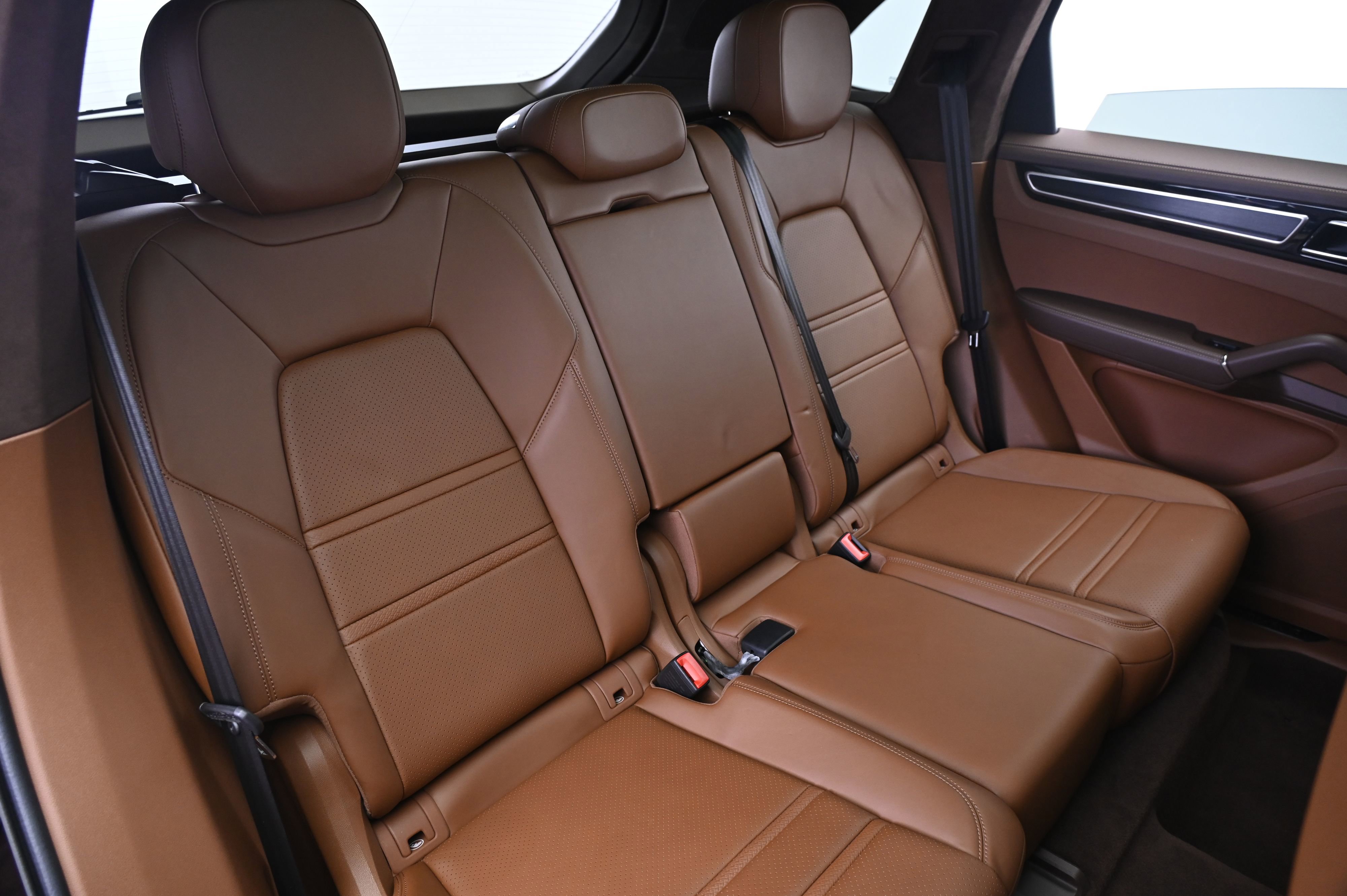 Used 2022 Porsche Cayenne GTS image 19