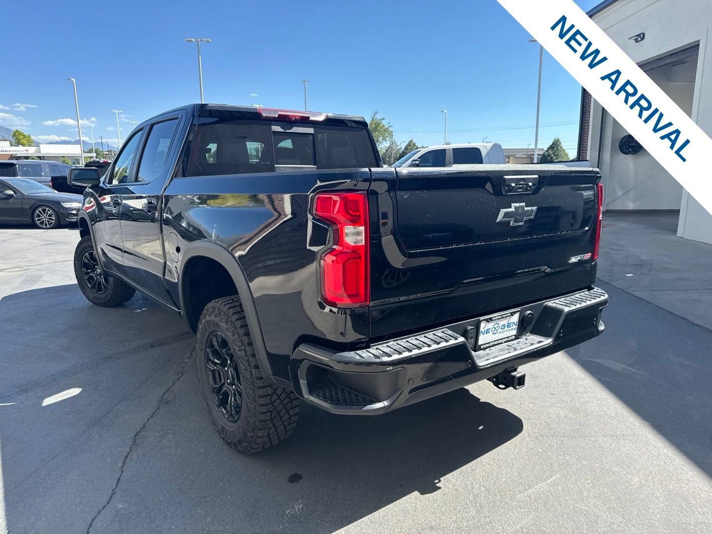 Used 2025 Chevrolet Silverado 1500 ZR2 w/ Technology Package AWD/4WD image 5