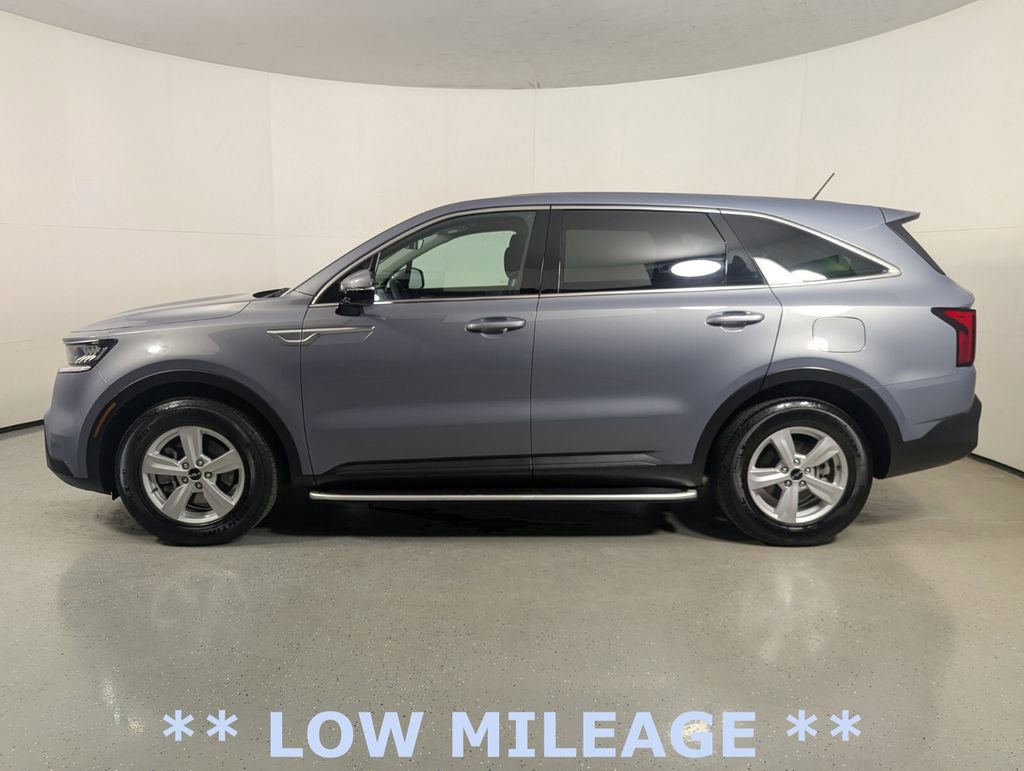 Used 2023 Kia Sorento LX FWD image 4