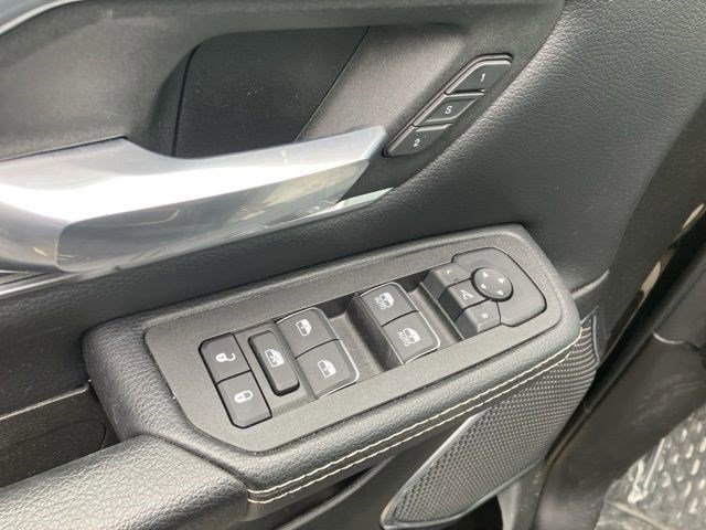 Used 2025 RAM 1500 Laramie w/ Sport Appearance Package AWD/4WD image 6