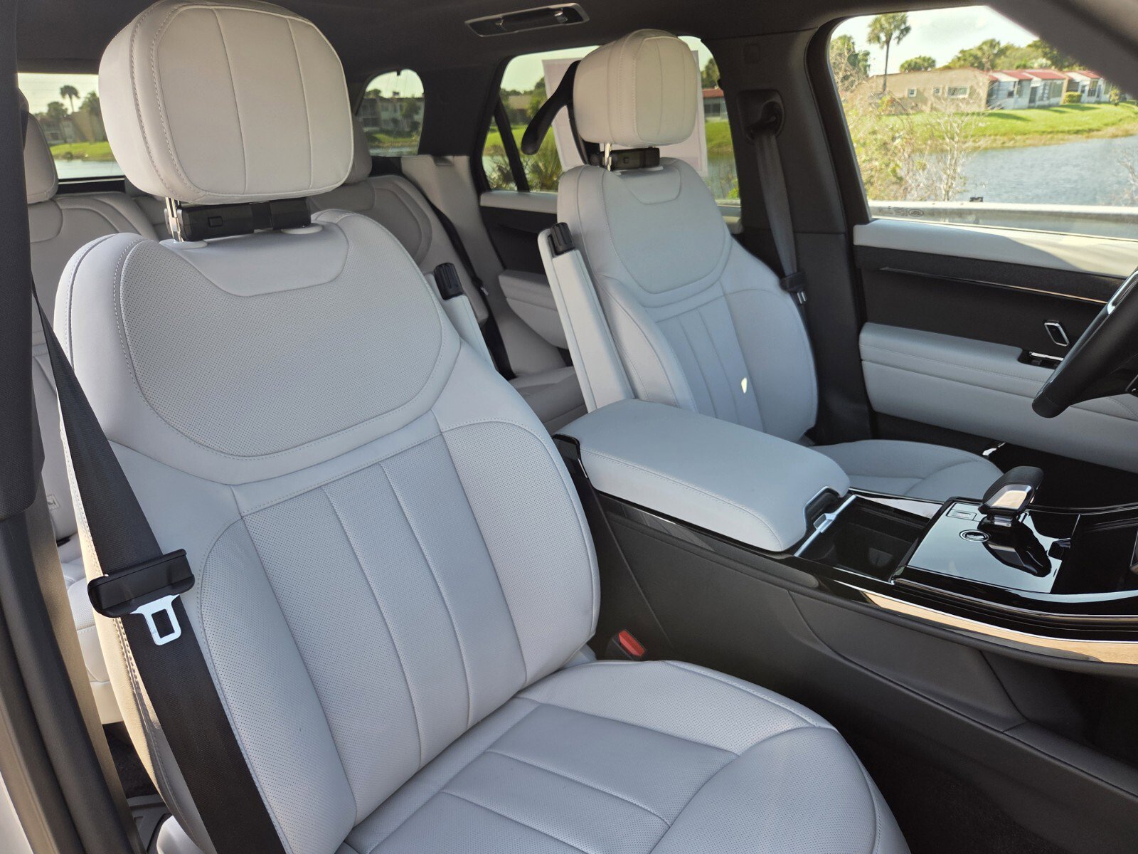 New 2025 Land Rover Range Rover Sport SE image 12