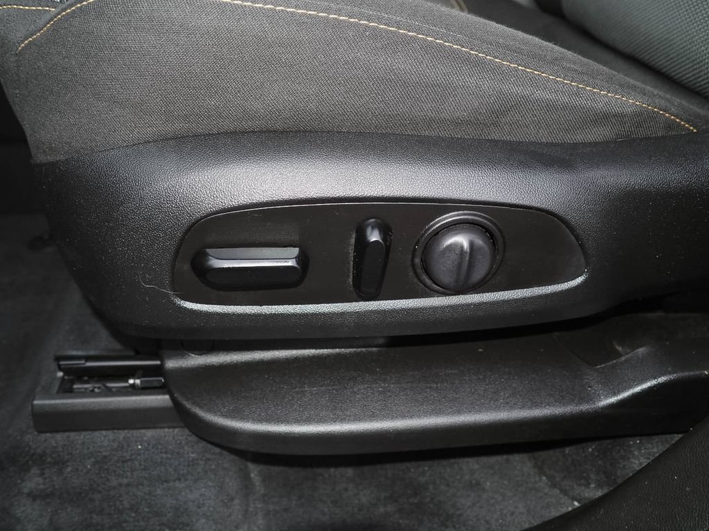 Used 2020 Chevrolet Traverse LT FWD image 25