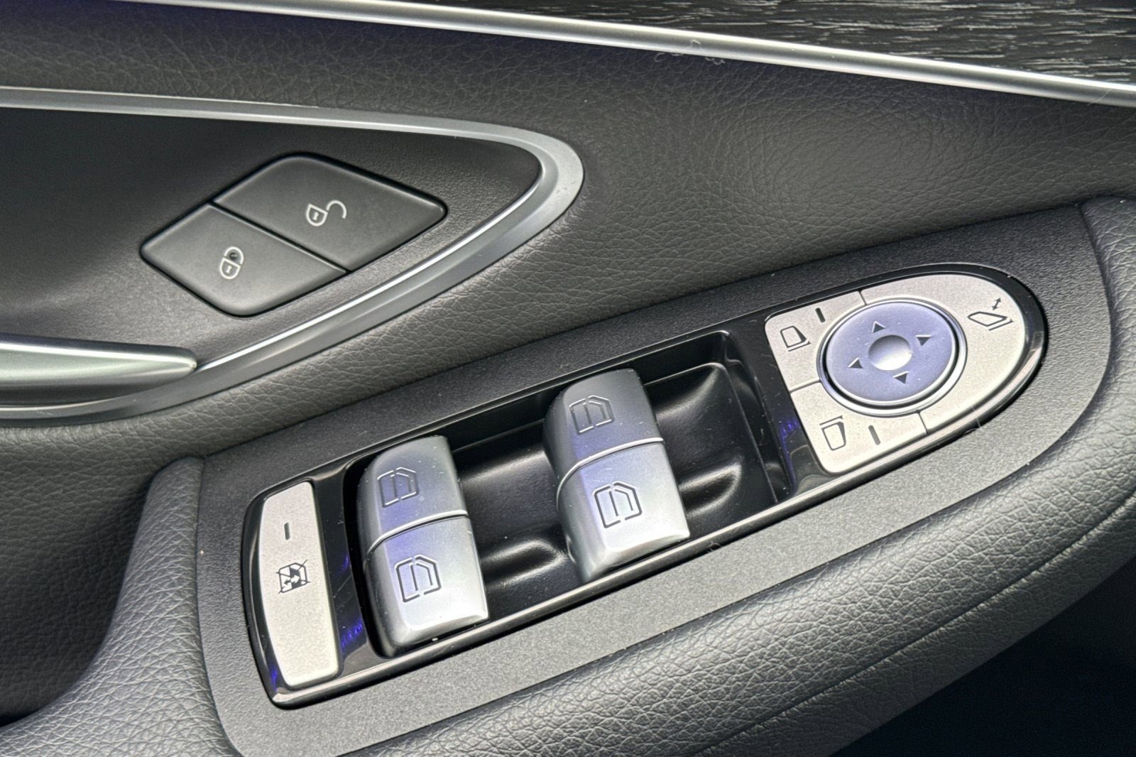 Used 2021 Mercedes-Benz GLC 300 4MATIC image 13