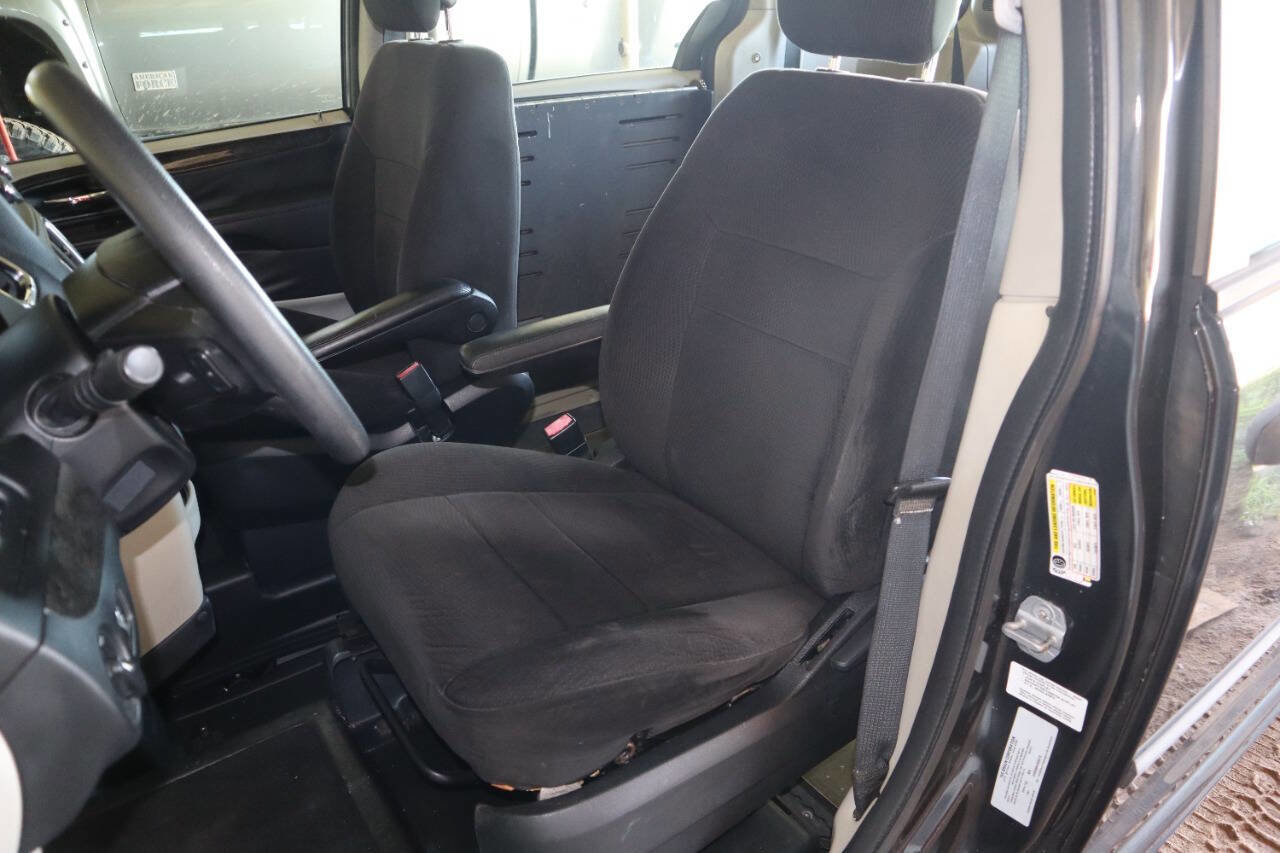 Used 2012 Dodge Grand Caravan American Value Package FWD image 4