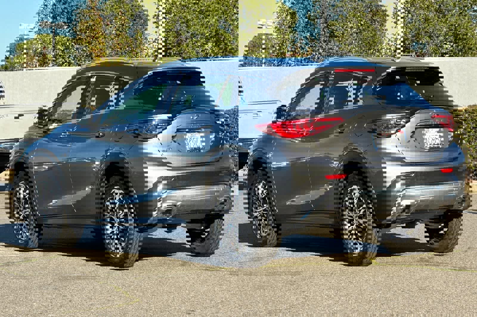 Used 2018 INFINITI QX30 Luxury image 7