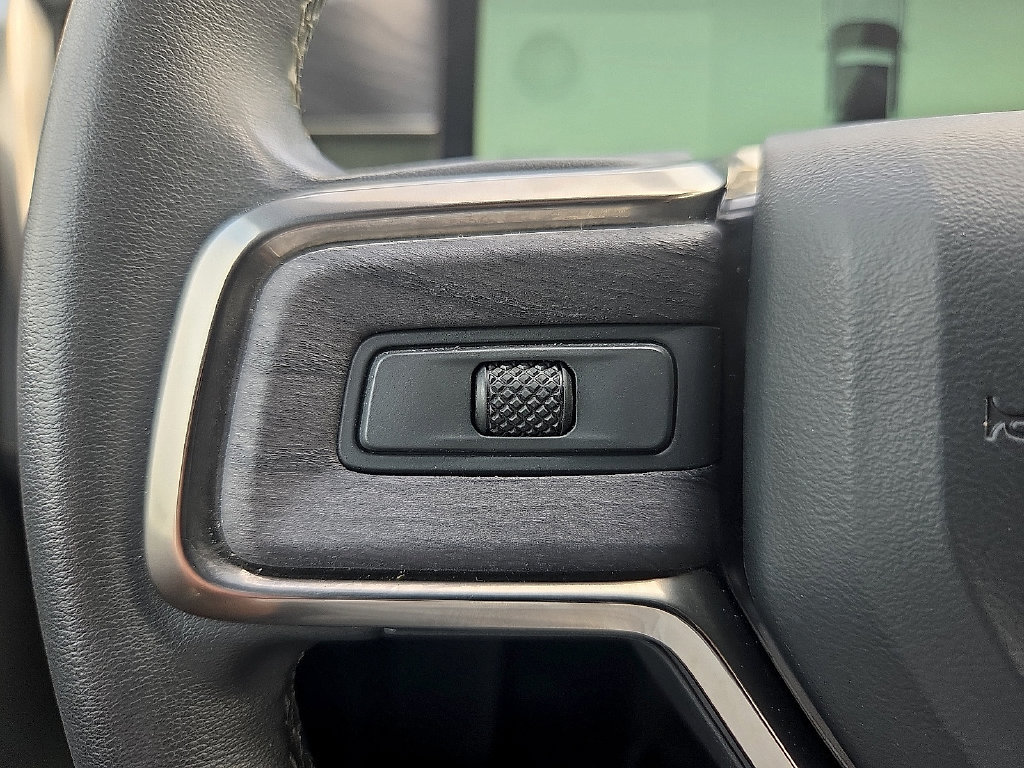 Used 2025 Rivian R1T Adventure Dual AWD/4WD image 19