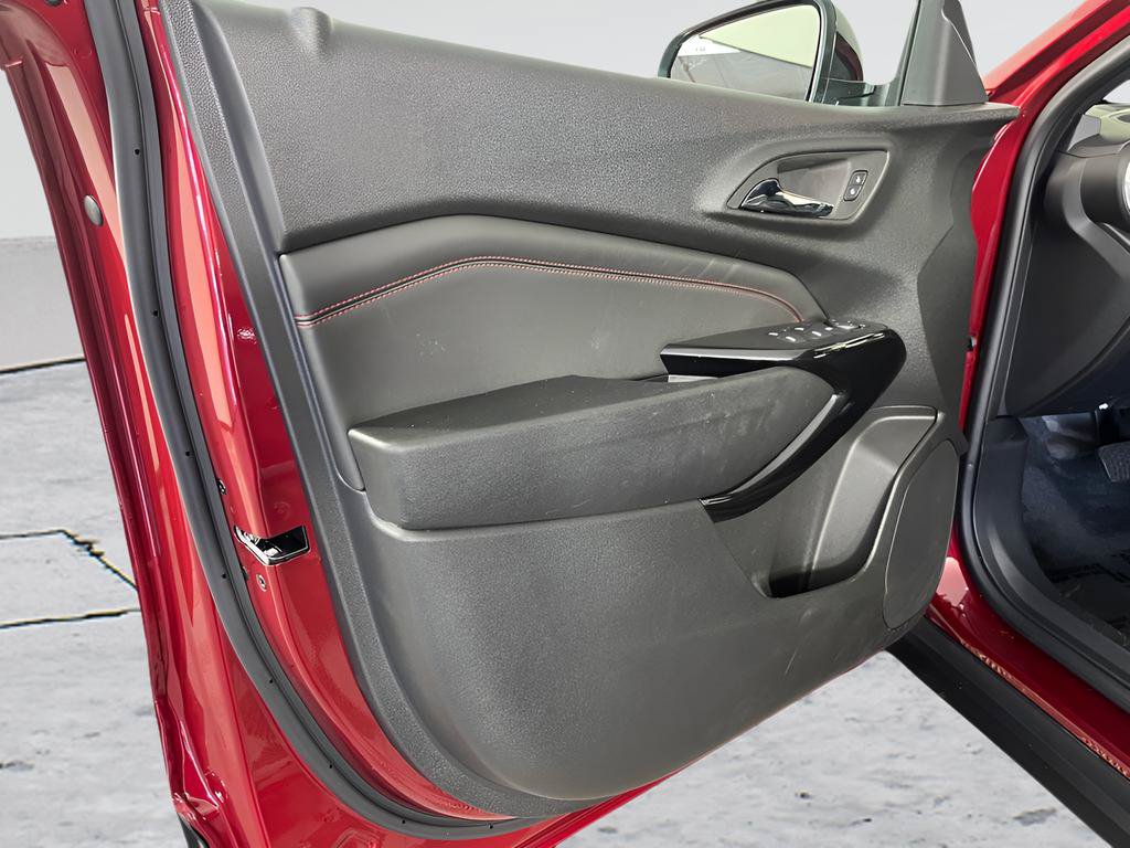 Used 2025 Chevrolet Trax RS w/ Driver Confidence Package FWD image 9