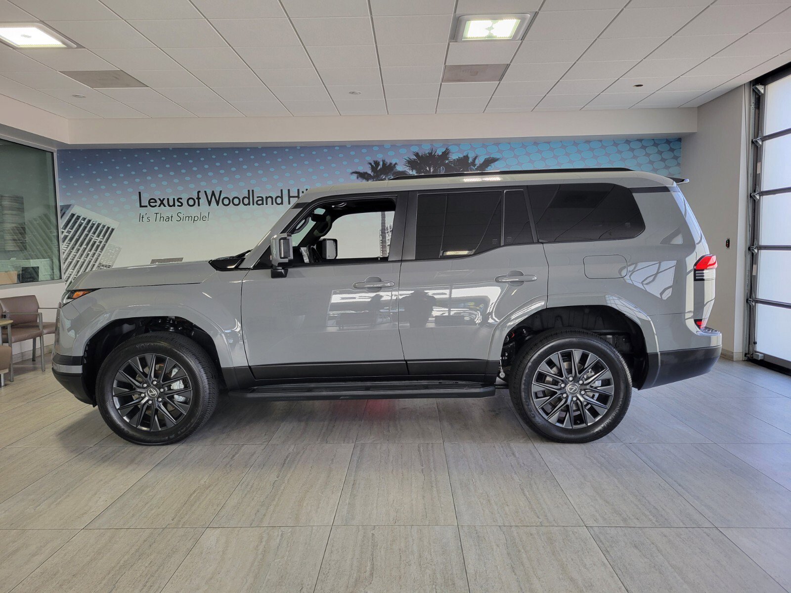 Certified 2025 Lexus GX 550 w/ Cold Area Package image 2