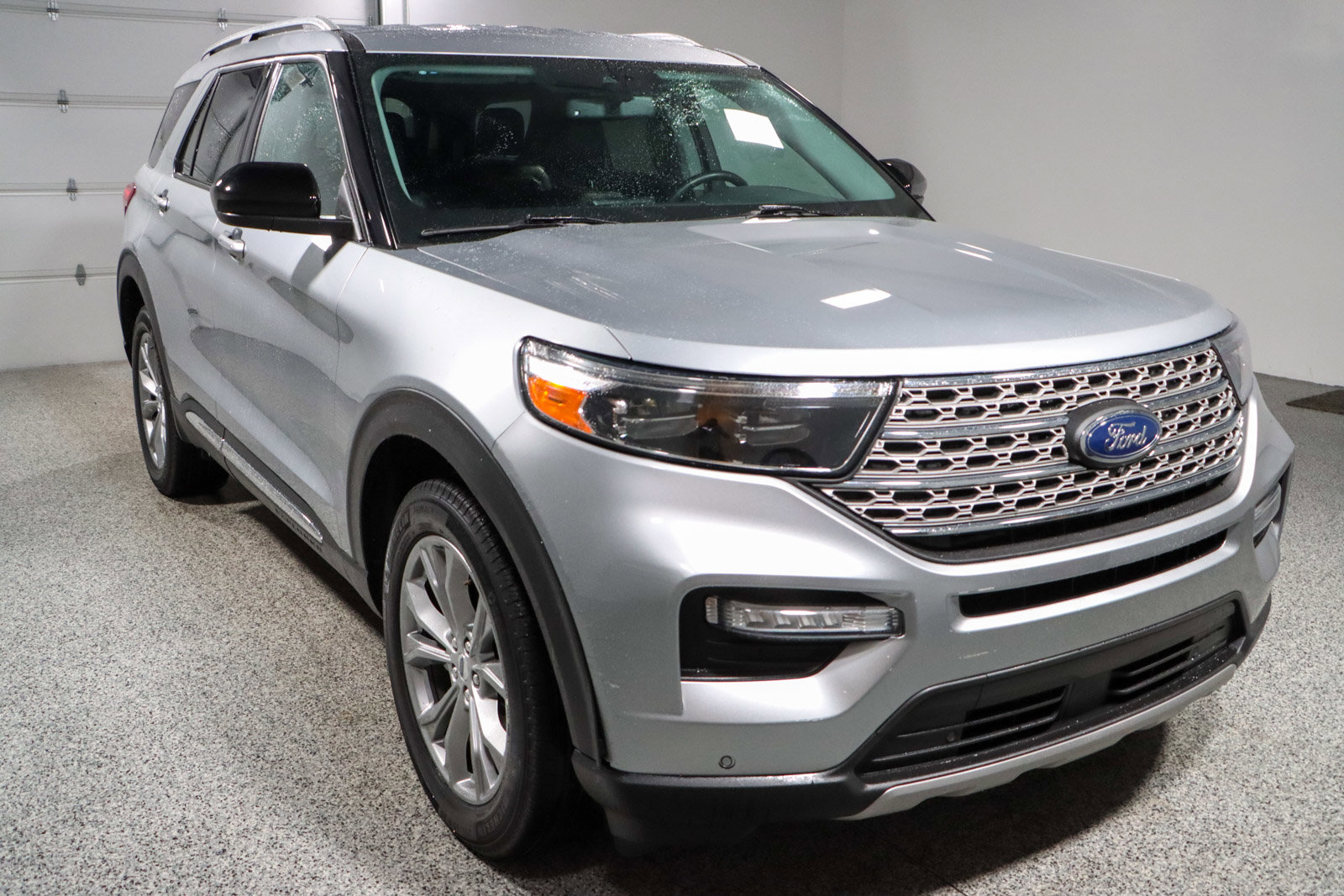 Used 2023 Ford Explorer Limited AWD/4WD image 5