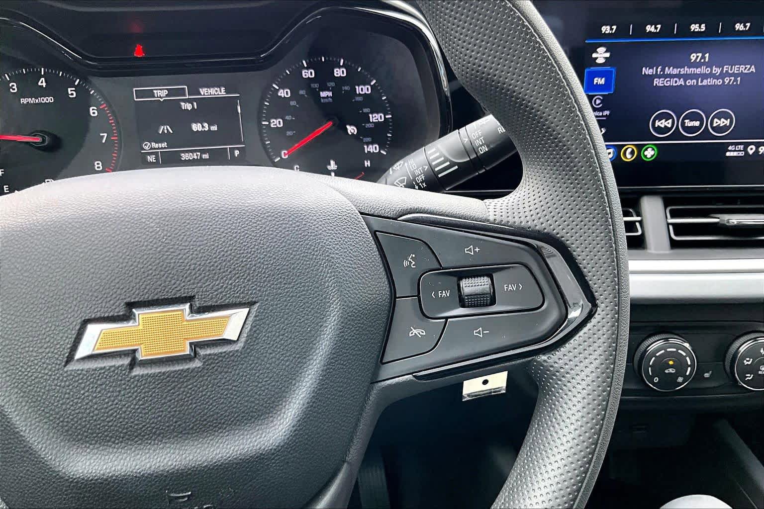 Used 2025 Chevrolet Trax LS w/ LS Convenience Package FWD image 24