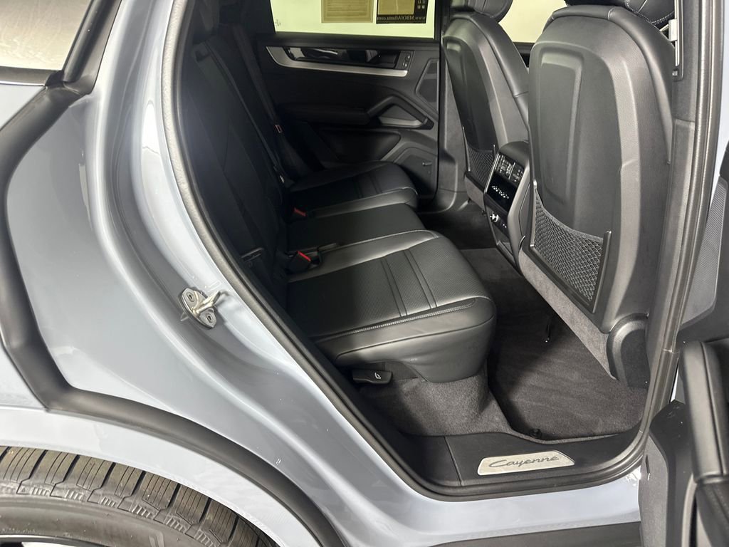 Used 2025 Porsche Cayenne Coupe image 15