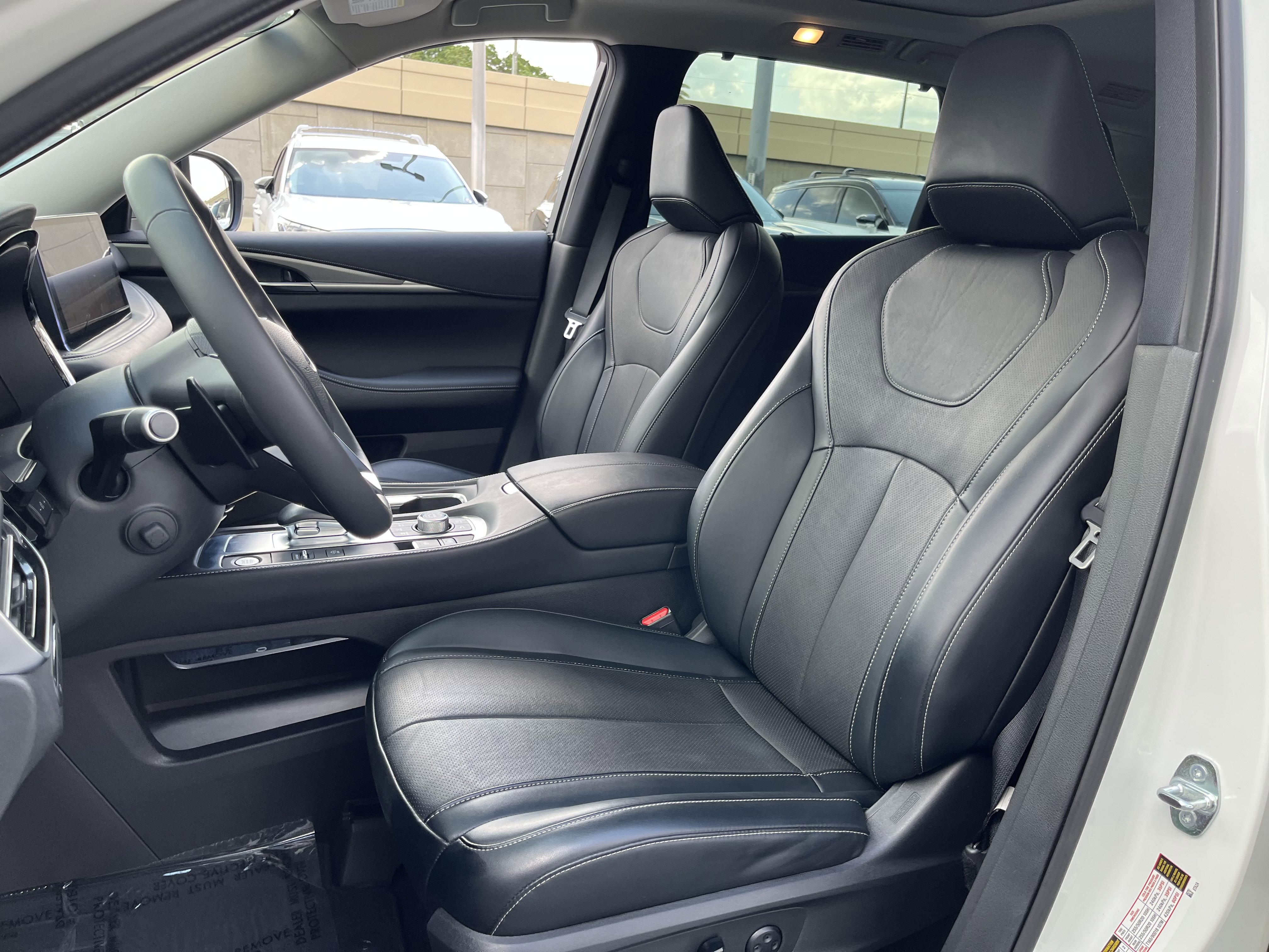 Certified 2023 INFINITI QX60 Luxe FWD image 2
