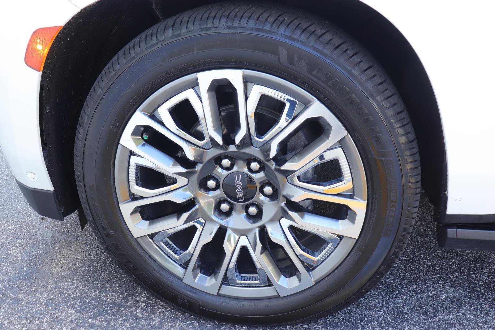 Used 2024 GMC Yukon Denali Ultimate AWD/4WD image 39
