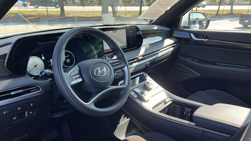 Used 2025 Hyundai Palisade Calligraphy image 2