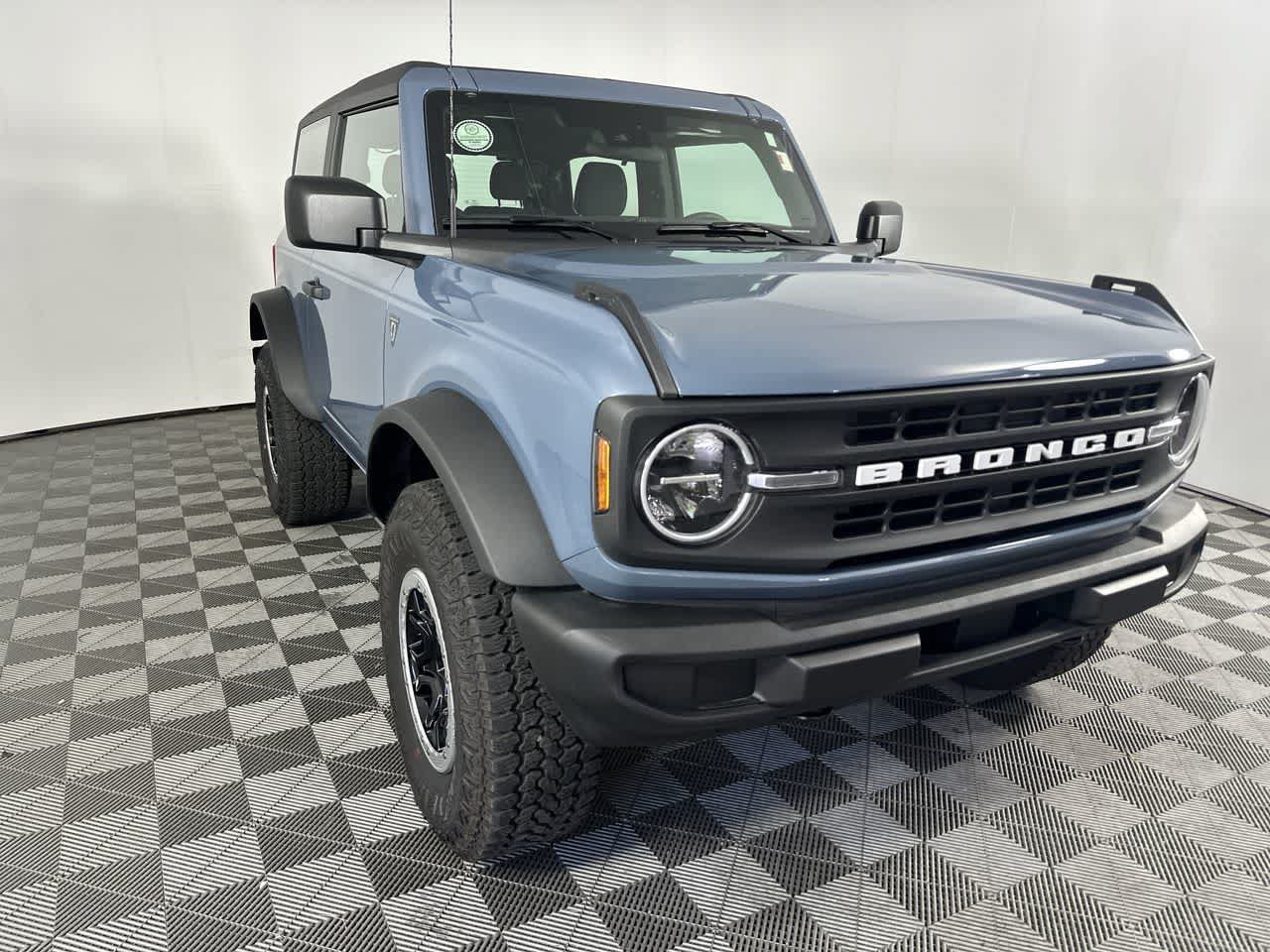 Used 2025 Ford Bronco 2-Door w/ Sasquatch Package AWD/4WD image 2