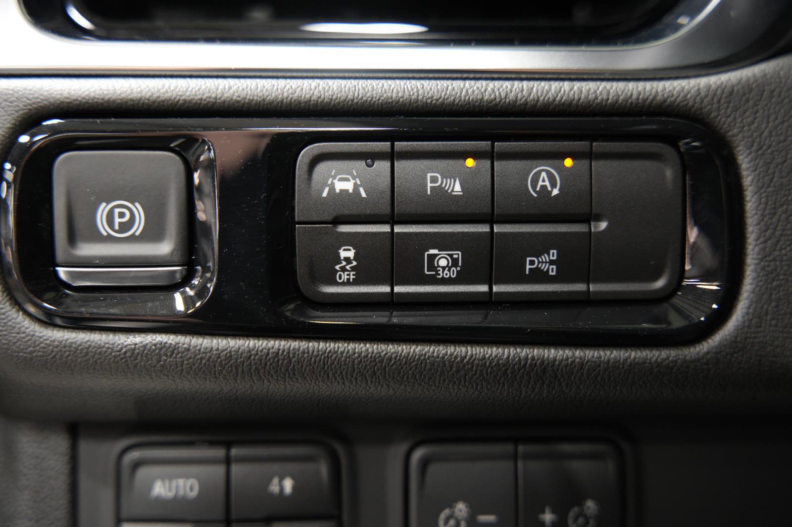 New 2026 GMC Yukon XL Denali w/ Sun & Power Step Package image 32