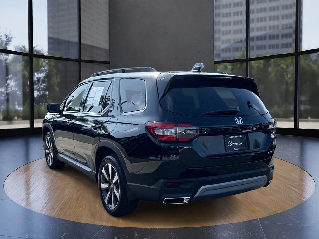 Used 2025 Honda Pilot Touring image 5