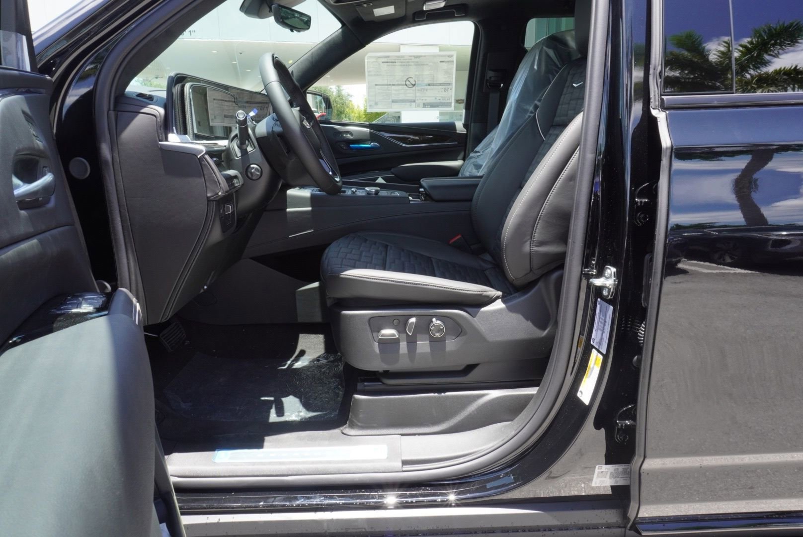 New 2024 Cadillac Escalade Sport Platinum w/ LPO, ONYX Package image 17