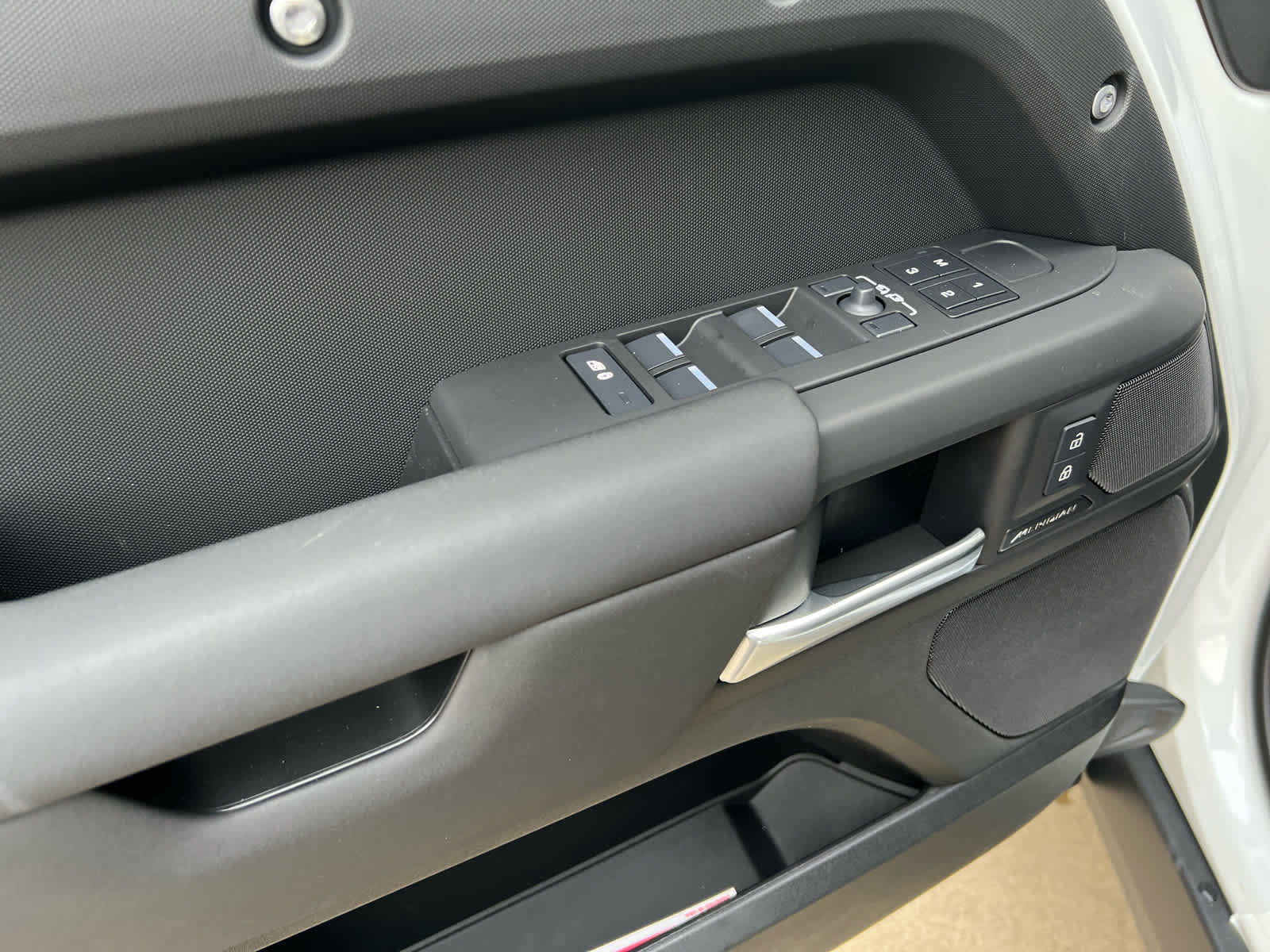 Used 2025 Land Rover Defender 110 S image 15