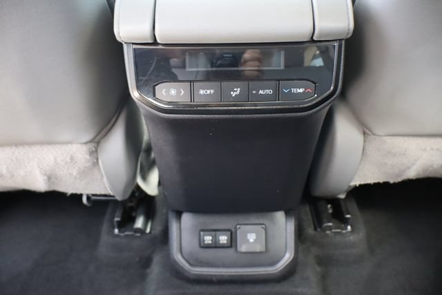 Used 2020 Toyota Highlander Limited FWD image 17