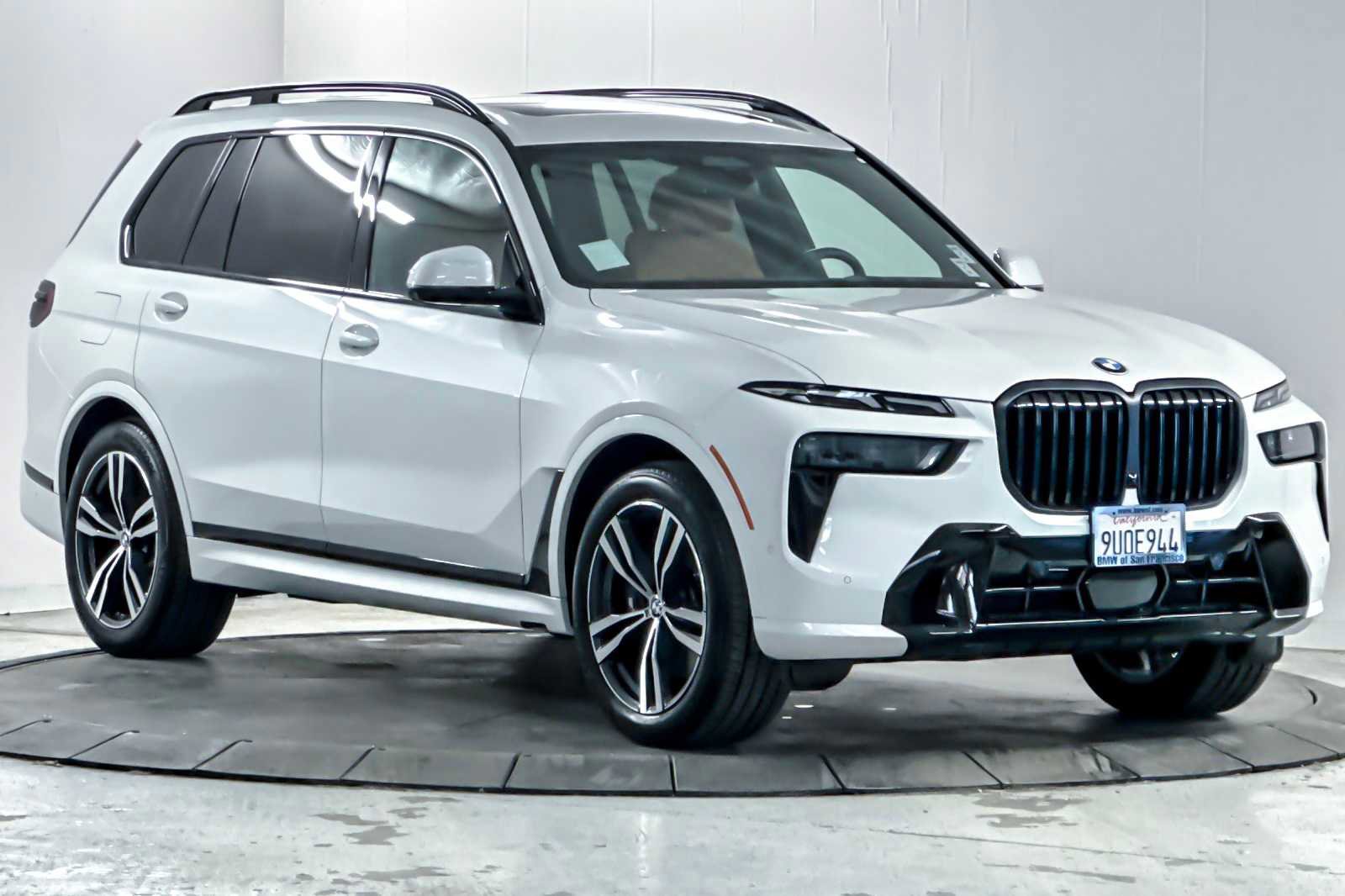 Used 2026 BMW X7 xDrive40i w/ Executive Package image 9
