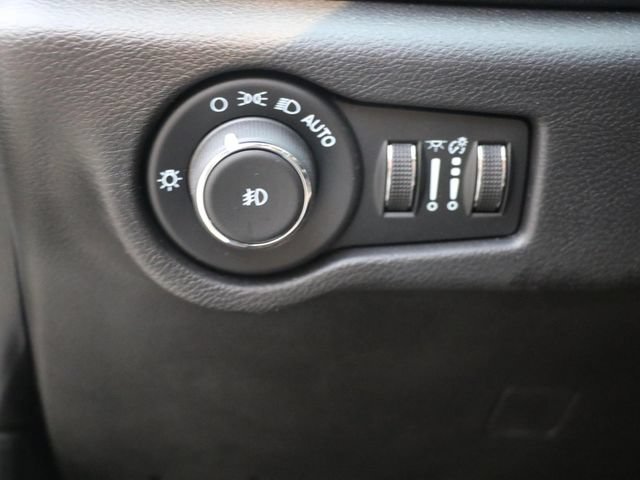 Used 2024 Chrysler Pacifica Touring-L w/ S Appearance Package FWD image 31
