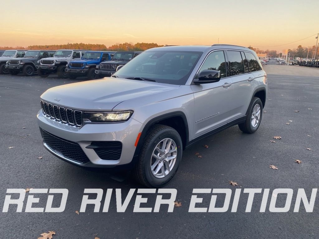 New 2025 Jeep Grand Cherokee Laredo w/ Trailer Tow Package