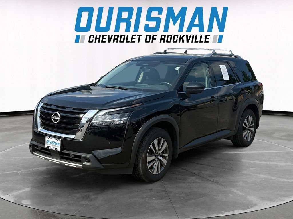 Used 2023 Nissan Pathfinder SL AWD/4WD image 2