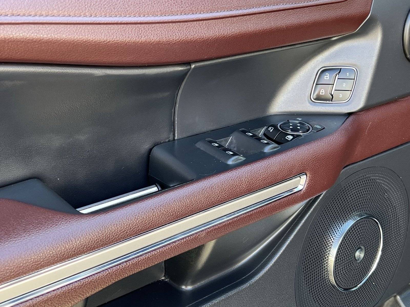 Used 2024 Ford Expedition Limited image 15