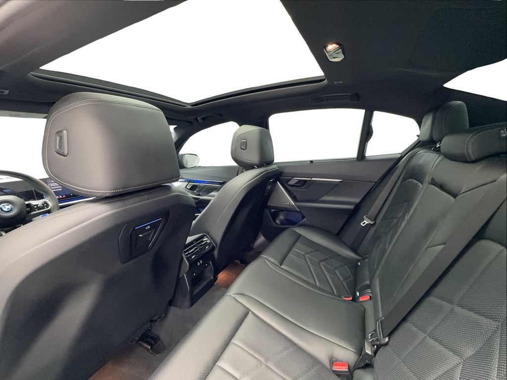 Used 2024 BMW i5 eDrive40i w/ Executive Package RWD image 21