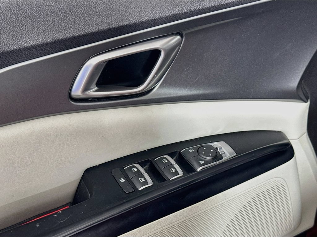 Used 2022 Kia Carnival LX FWD image 17