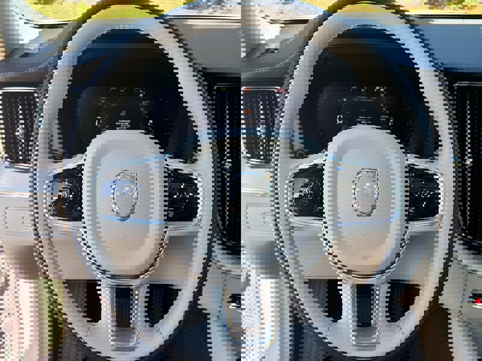 New 2026 Volvo XC60 B5 Ultra w/ Climate Package image 26