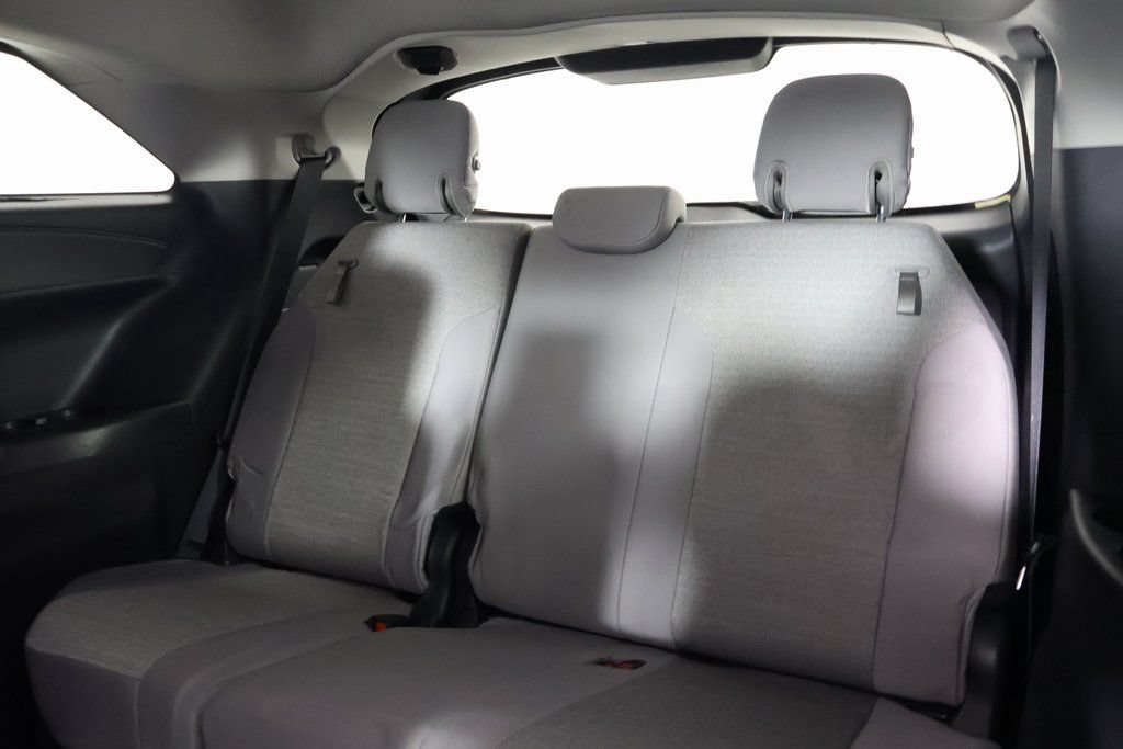 Used 2026 Toyota Sienna LE FWD image 12