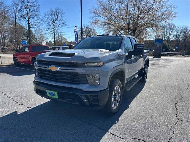 Used 2024 Chevrolet Silverado 2500 Custom w/ Custom Value Package image 3