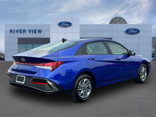 Used 2024 Hyundai Elantra SEL FWD image 5