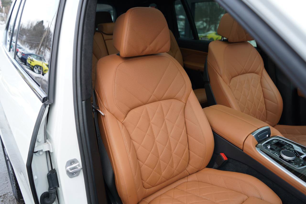 Used 2025 BMW X7 xDrive40i w/ M Sport Package image 79