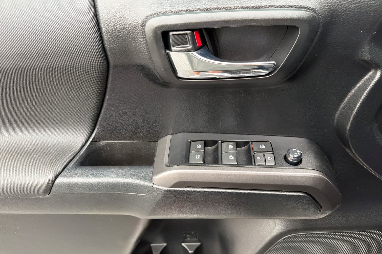 Used 2021 Toyota Tacoma TRD Sport w/ Technology Package RWD image 12