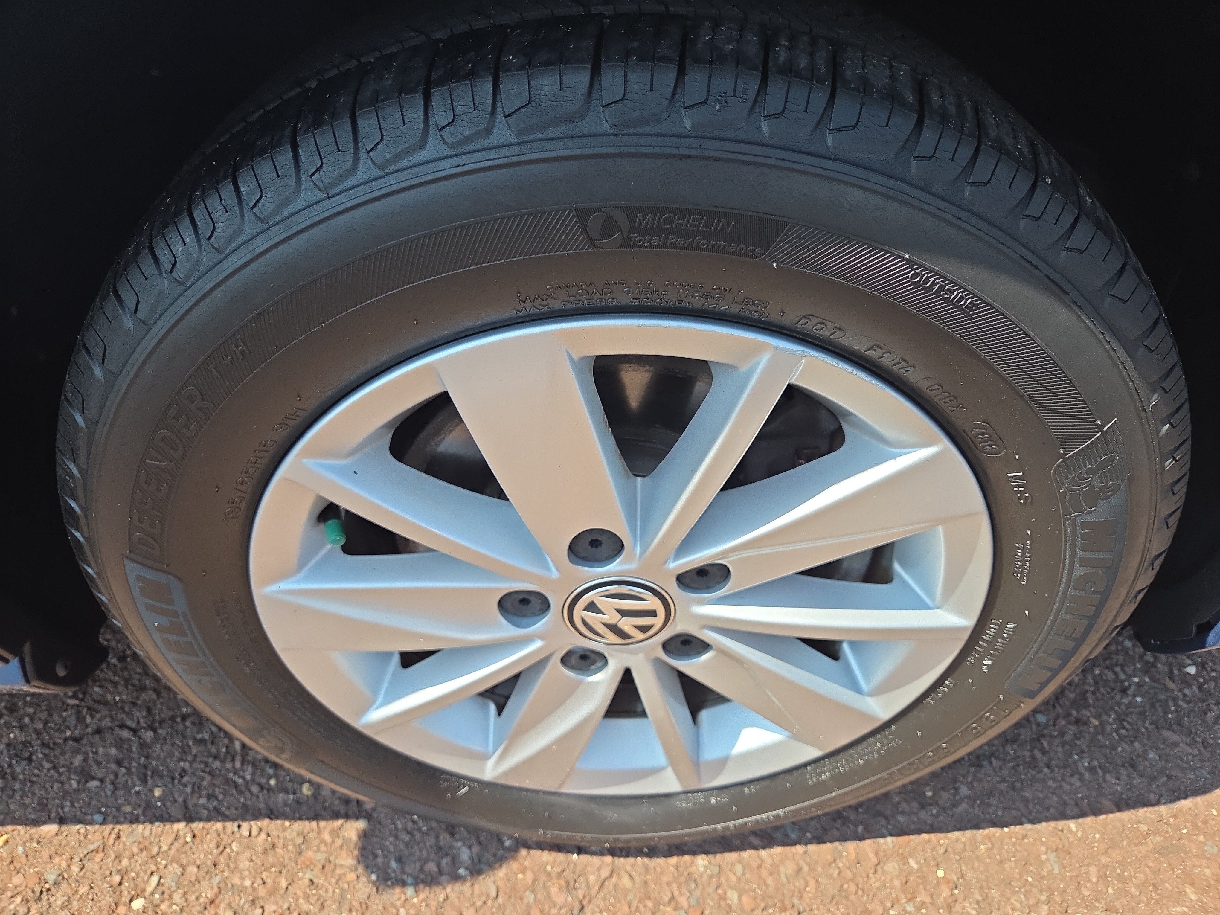 Used 2016 Volkswagen Golf S FWD image 9