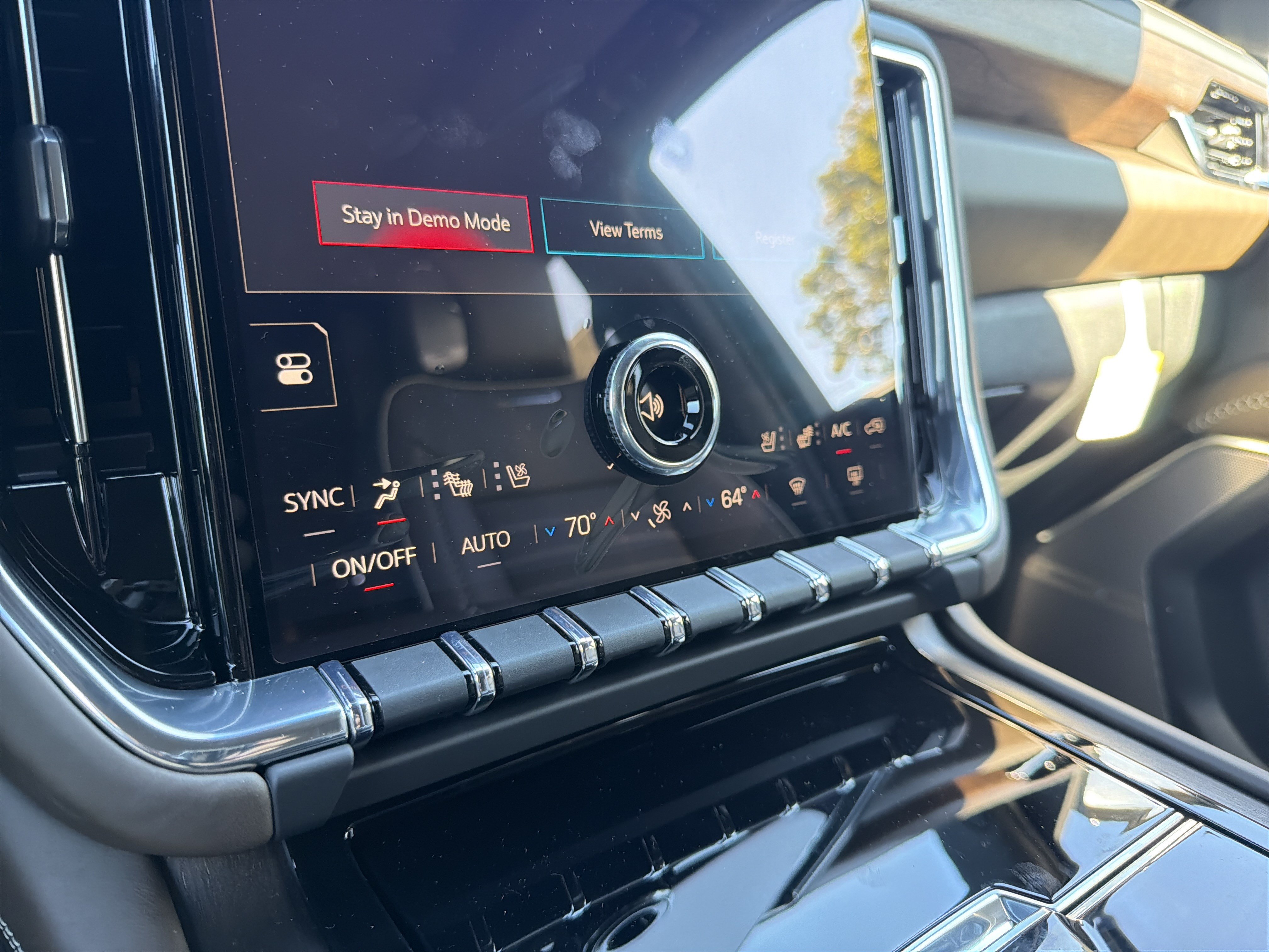 New 2026 GMC Yukon Denali Ultimate w/ LPO, Floor Liner Package AWD/4WD image 28